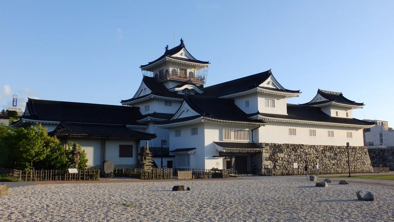 富山市郷土博物館(富山城復元模擬天守)